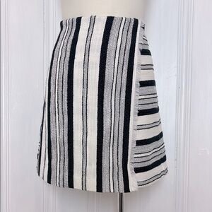 Chic WILLOW & THREAD Black & White A-Line Skirt with Wrap Effect
